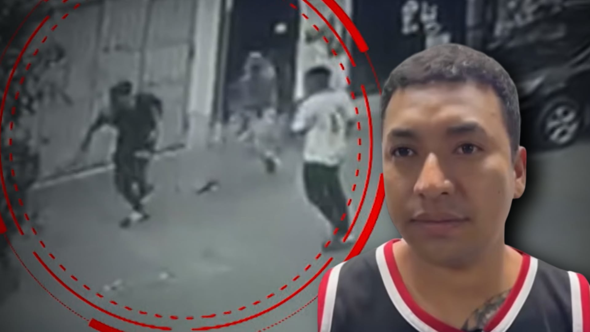 Un hombre mira a cámara mientras una grabación de vigilancia, marcada con un círculo rojo, muestra a varias personas corriendo en una calle. (Composición: Infobae Perú)