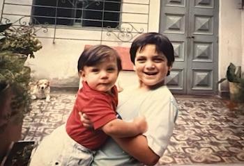 Nicola Porcella postou uma foto de sua infância, falou sobre sua dor e encerrou com uma promessa à família de seu primo Gonzalo. Instagram