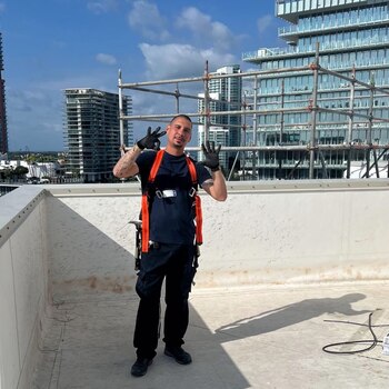 Christopher Carrillo Ramón, el hijo