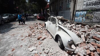 Mientras los brigadistas y las