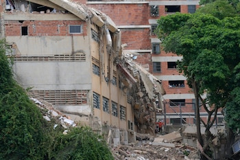 Los recientes terremotos en Venezuela evidenciaron la importancia de contar con infraestructura crítica capaz de mantenerse operativa durante una emergencia. (AP Foto/Ariana Cubillos)