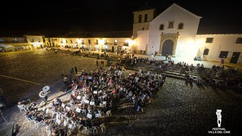 Con la plaza Mayor de