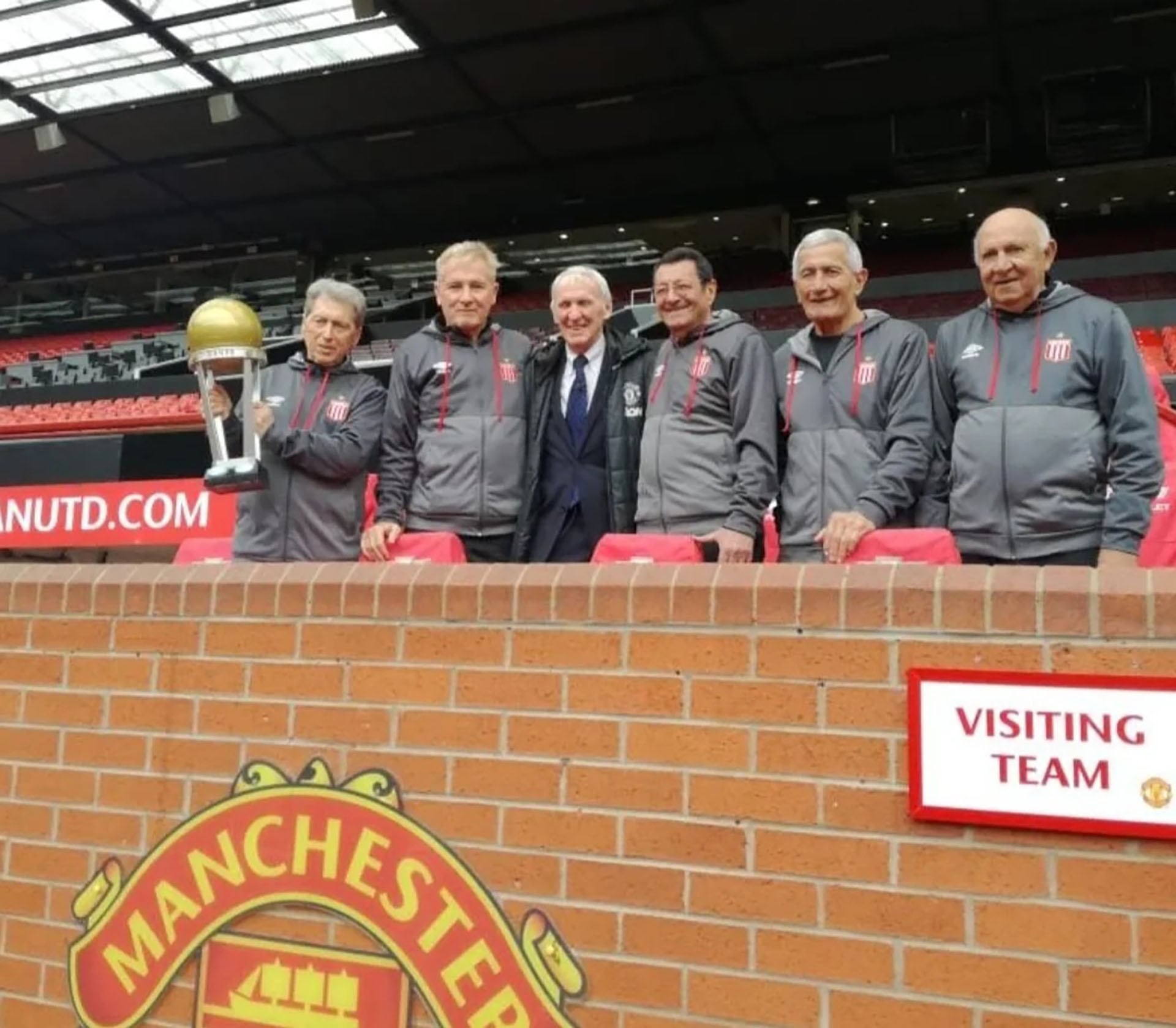 Junto a varios compañeros del equipo de Zubeldía viajó a Manchester para participar de un homenaje en recuerdo a la copa lograda frente al elenco inglés