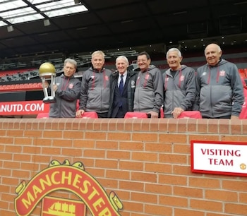 Junto a varios compañeros del