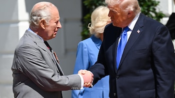 Trump anunció la eliminación de los aranceles al whisky escocés tras la visita del rey Carlos III a Washington
