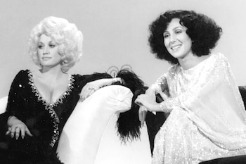 Cher recordó cómo fue conocer a Dolly Parton. (Shutterstock)
