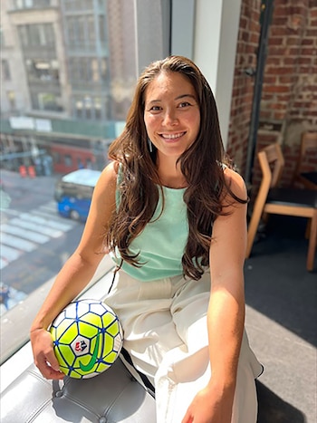 Carlin Hudson destaca en la NWSL al revelar prácticas abusivas en el fútbol femenino (Crédito Sports Business Journal)