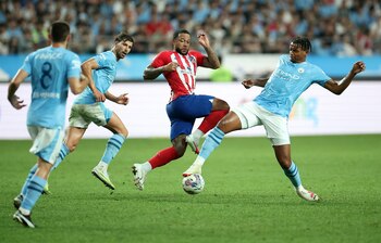 Memphis Depay en acción ante