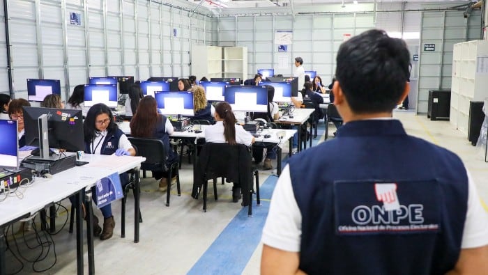 Los documentos electorales se imprimen en papel que cuenta con diversos mecanismos de seguridad. Foto: Gobierno del Perú