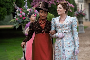 Adjoa Andoh como Lady Danbury