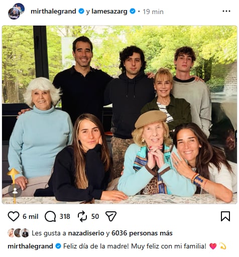 La conductora publicó en sus redes sociales su primera imagen junto a su familia con motivo del Día de la Madre