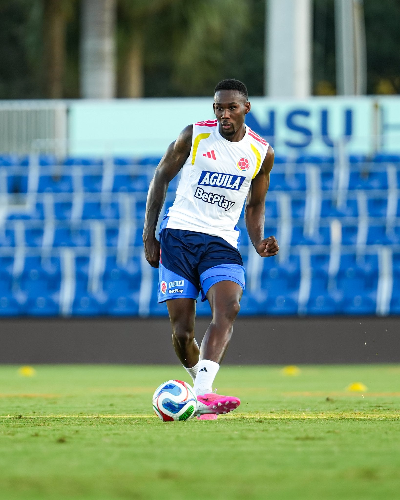 Royer Caicedo fue formado como futbolista profesional en Atlético Nacional y recibió su primera convocatoria a la selección Colombia en la fecha FIFA de septiembre y octubre del 2026 - crédito FCF