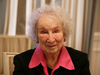 Margaret Atwood defendió a Moss