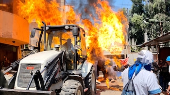 Desalojo en Huancayo: ataque con gasolina deja nueve trabajadores municipales heridos y dos con quemaduras graves