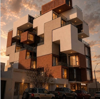 El edificio Tetris fue el elegido por el estudio para ser intervenido con luces, sonido y la técnica de mapping