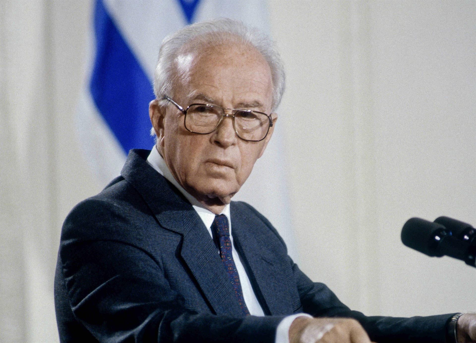 Miles de personas se congregan en Tel Aviv en el 30 aniversario del asesinato del ex primer ministro Rabin