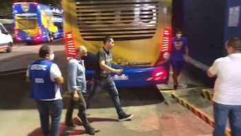 Un ex futbolista de Boca reveló qué les dijo Riquelme cuando bajó al plantel del micro tras una estruendosa derrota
