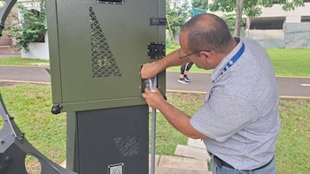 Una tecnología alimentada por energía solar transforma el aire en agua potable en Panamá