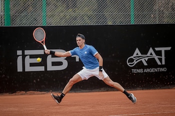 Federico Coria volvió a sonreír en una cancha de tenis: superó a Segundo Goity Zapico en un duro encuentro disputado en Tucumán (Crédito: Prensa AAT)