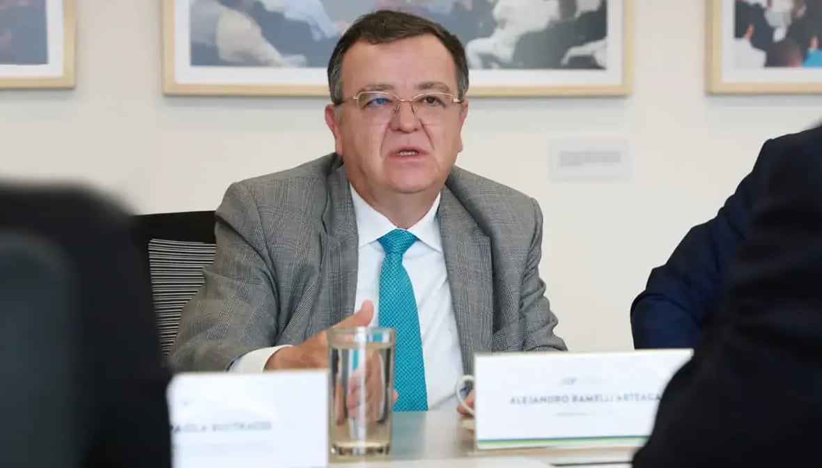 El presidente de la JEP, Alejandro Ramelli, advirtió que la plena financiación estatal es indispensable para cumplir con las sentencias y obligaciones judiciales establecidas - crédito JEP