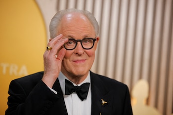 El debut de Lithgow como