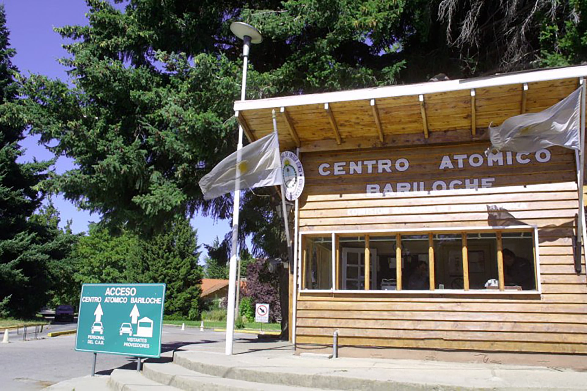 El Centro Atómico Bariloche (CNEA), en el centro de un conflicto laboral de una empresa de limpieza