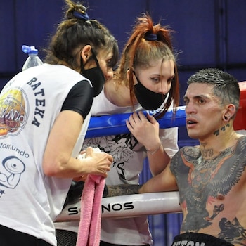 Tetón Rateka Sánchez junto a su mamá Sara y su hermana Natasha
