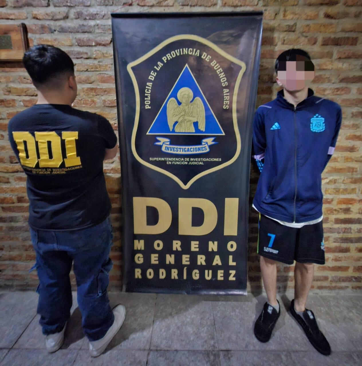 Hay un hombre de 45 años detenido y dos jóvenes (Foto: Policía bonaerense)