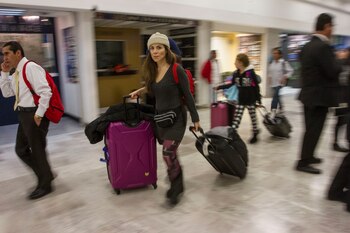 Decenas de turistas se despiden