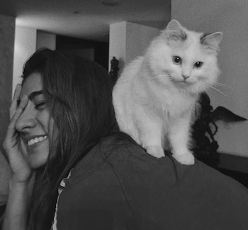 La famosa compartía de forma constante con su mascota por lo que lo consideraba un miembro más de la familia - crédito @andreasernafotos/Instagram