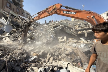 El lugar del derrumbe en Gaza. EFE/Ahmad Awad