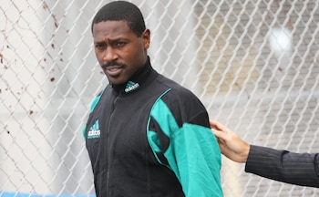 La orden de arresto indica que Brown tomó un arma de un guardia de seguridad y disparó dos veces contra el joyero Zul-Qarnain Kwame Nantambu (AP Photo/Lynne Sladky)