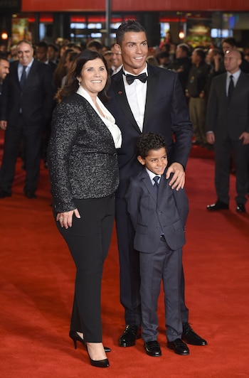 Dolores Aveiro junto a su