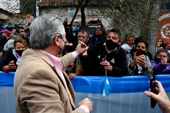 Alberto Fernández, invitado por la