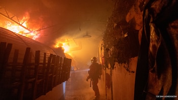 Un incendio quema por completo el mercado más antiguo de París, el Marché des Enfants Rouges