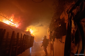 Incendio del mercado de Enfants Rouges, en Paris, este 12 de octubre de 2026. (AFP PHOTO/T. DE SAN LAZARO)