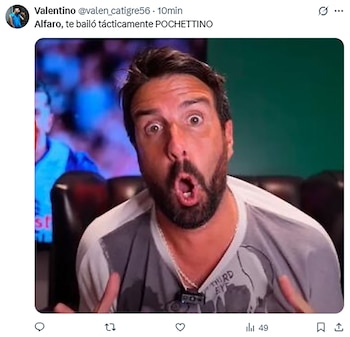 Primer plano del actor Russell Crowe con barba, mirando sombrío, como parte de un meme viral en un tweet. Se aprecian detalles de su rostro y cabello