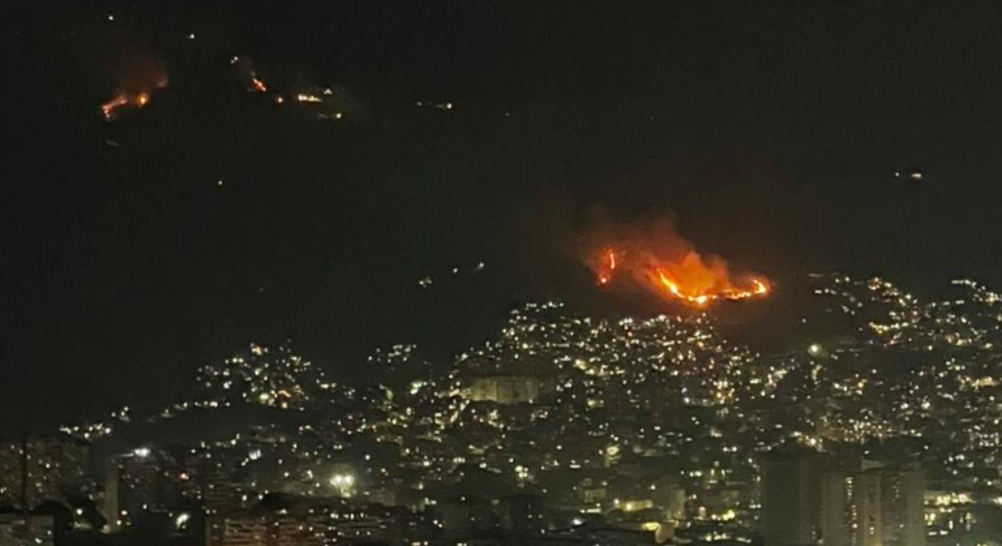 Así se veían las llamas desatadas en la capital venezolana (X)