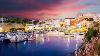 Grupo Iberia incrementa a tres los vuelos diarios a Menorca para este invierno