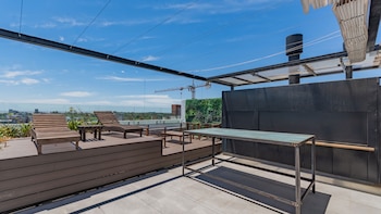 Con deck de madera en