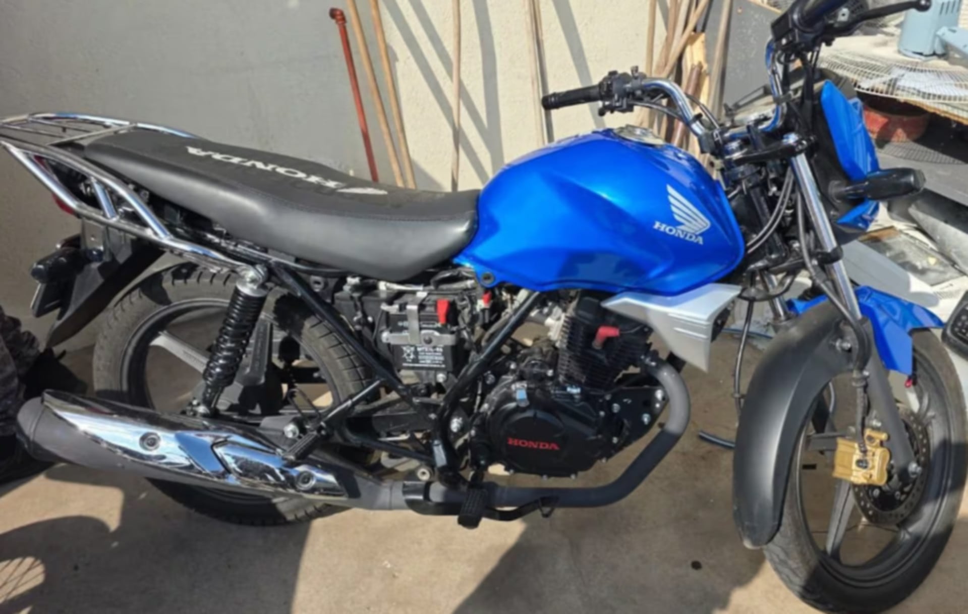 El intento de robo de una moto en barrio Marechal derivó en una persecución policial que terminó con dos jóvenes detenidos y dos motocicletas recuperadas en Córdoba (El Doce.tv)