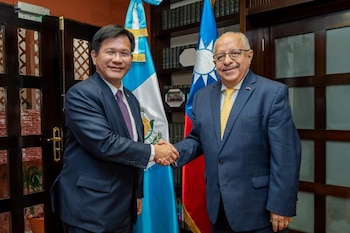 El canciller guatemalteco Carlos Ramiro Martínez encabezó junto a Lin Chia-lung la primera sesión del Mecanismo de Consultas Políticas.