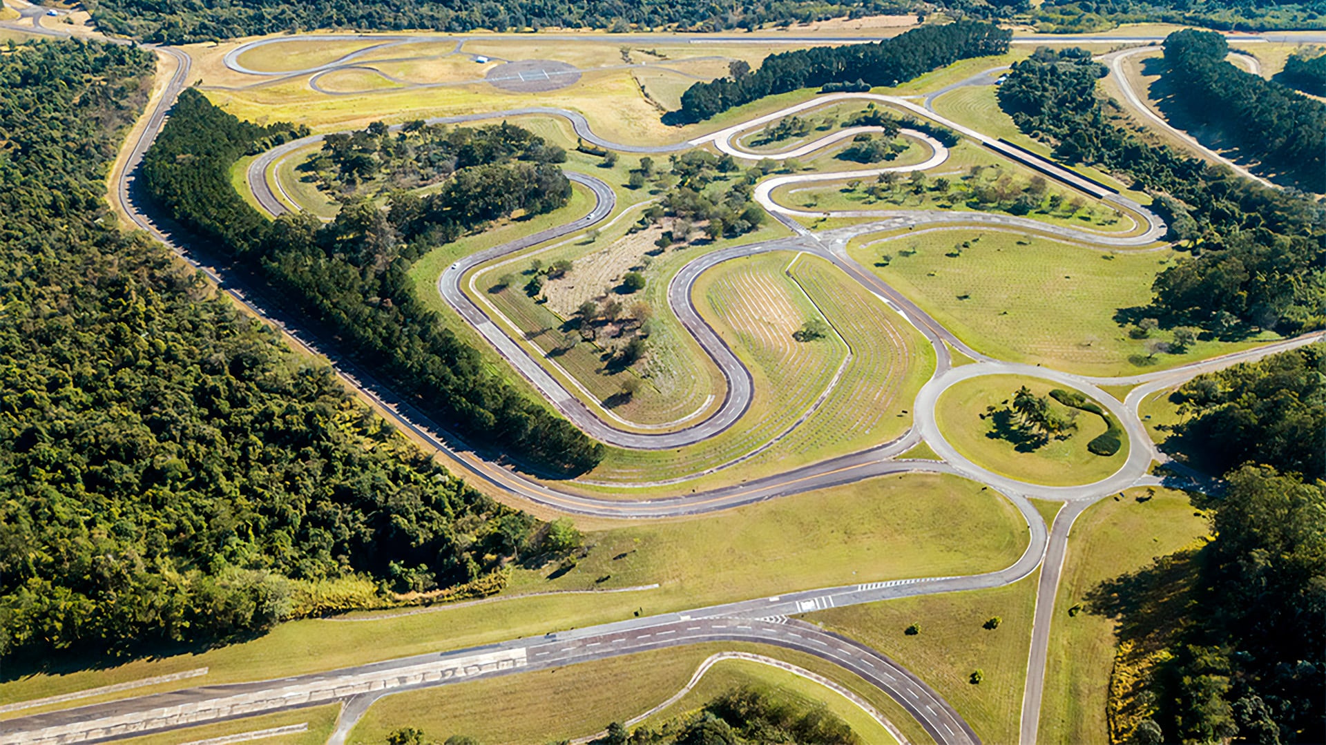 Vista aérea del Campo de Pruebas de Cruz Alta en Indaiatuba, Brasil, el centro de ensayos físicos de automóviles de General Motors para Sudamérica. (GM Argentina)