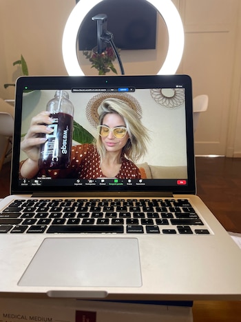 Brinda consejos por sus redes