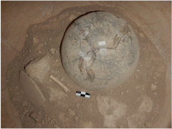 Estudian urnas funerarias de Cansacbé, Campeche, recuperadas en el salvamento arqueológico del Tren Maya. Foto Ángel García