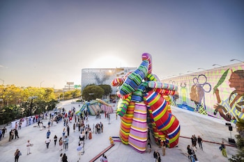 La monumental y colorida "Escultura