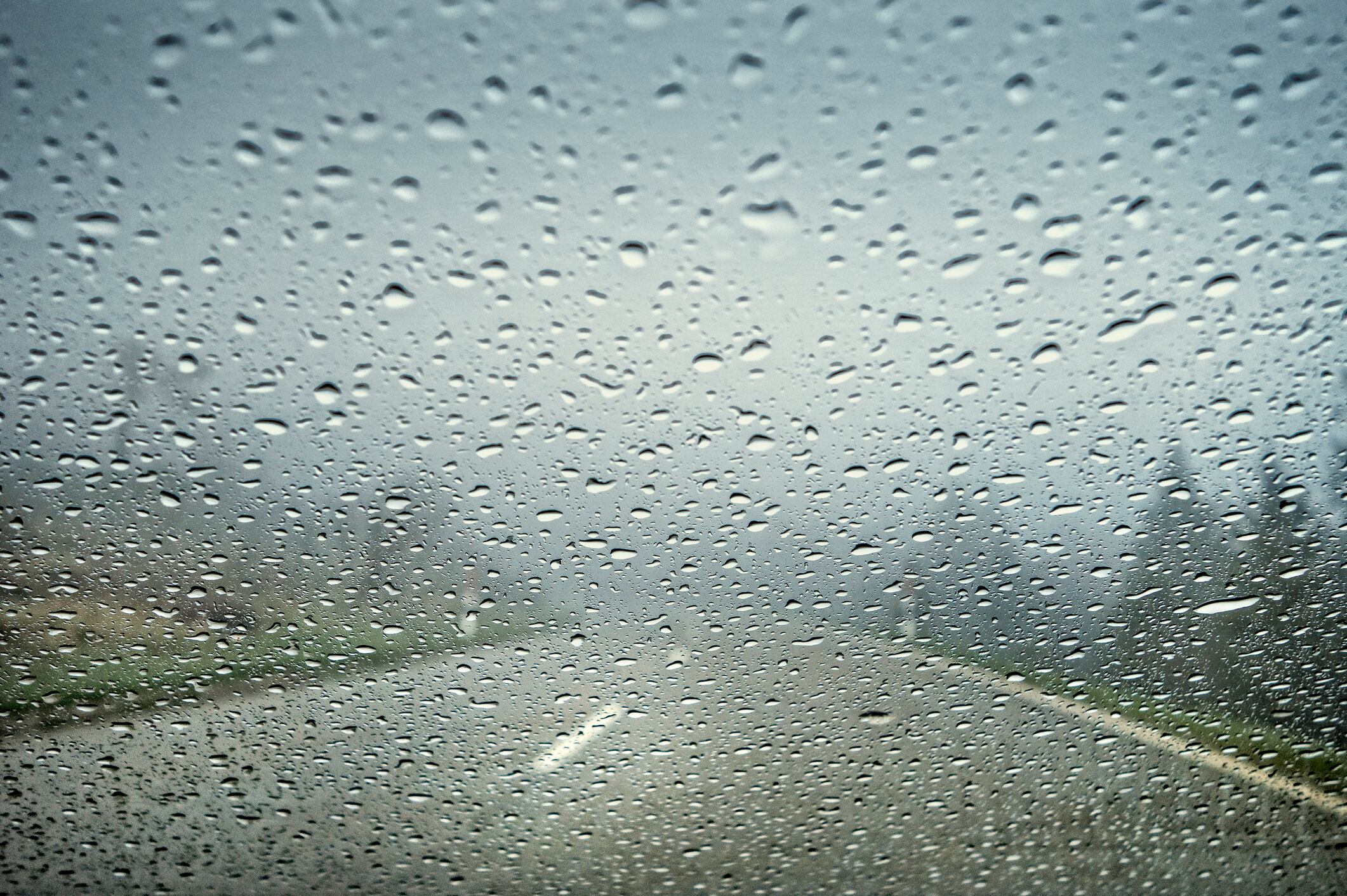 Para conducir en la ruta con lluvia se deben extremar las precauciones con un mayor control mecánico del auto y de la conducta al volante