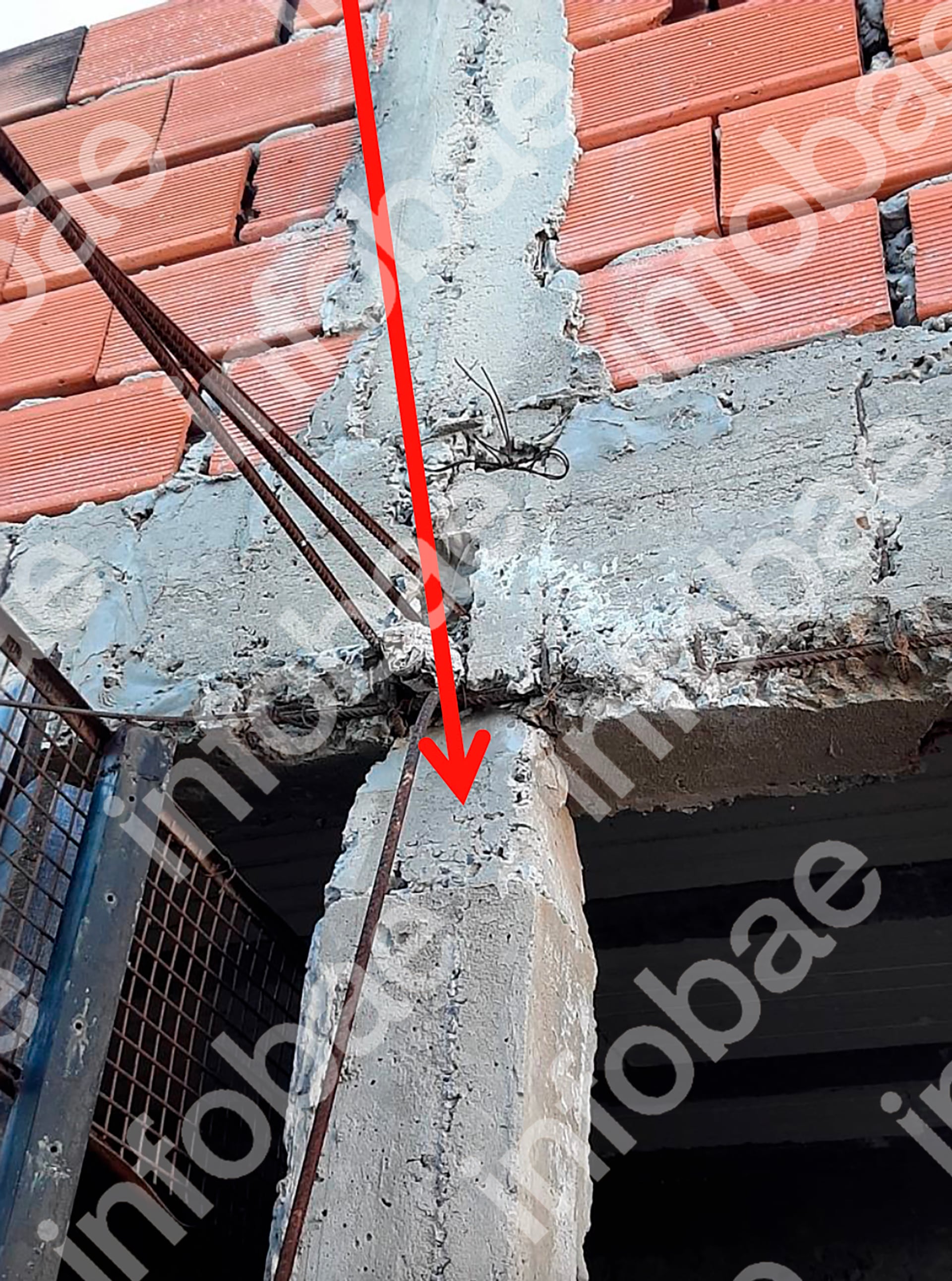 La demanda fue presentada por una madre y sus dos hijos contra dos arquitectos y una compañía aseguradora. Imagen del informe pericial (Poder Judicial)