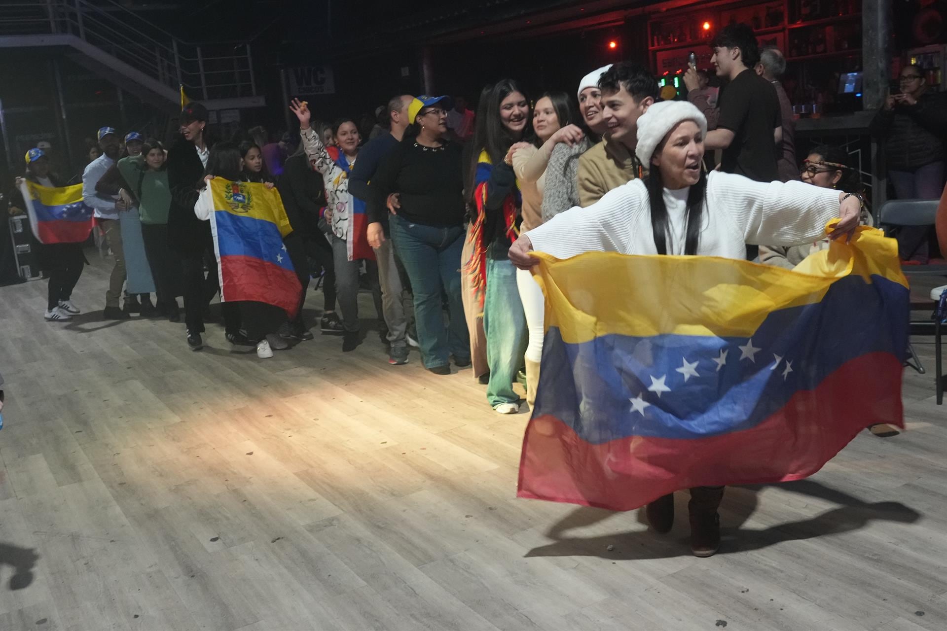 Venezolanos en Bilbao celebran captura de Maduro y esperan apertura democrática en Venezuela