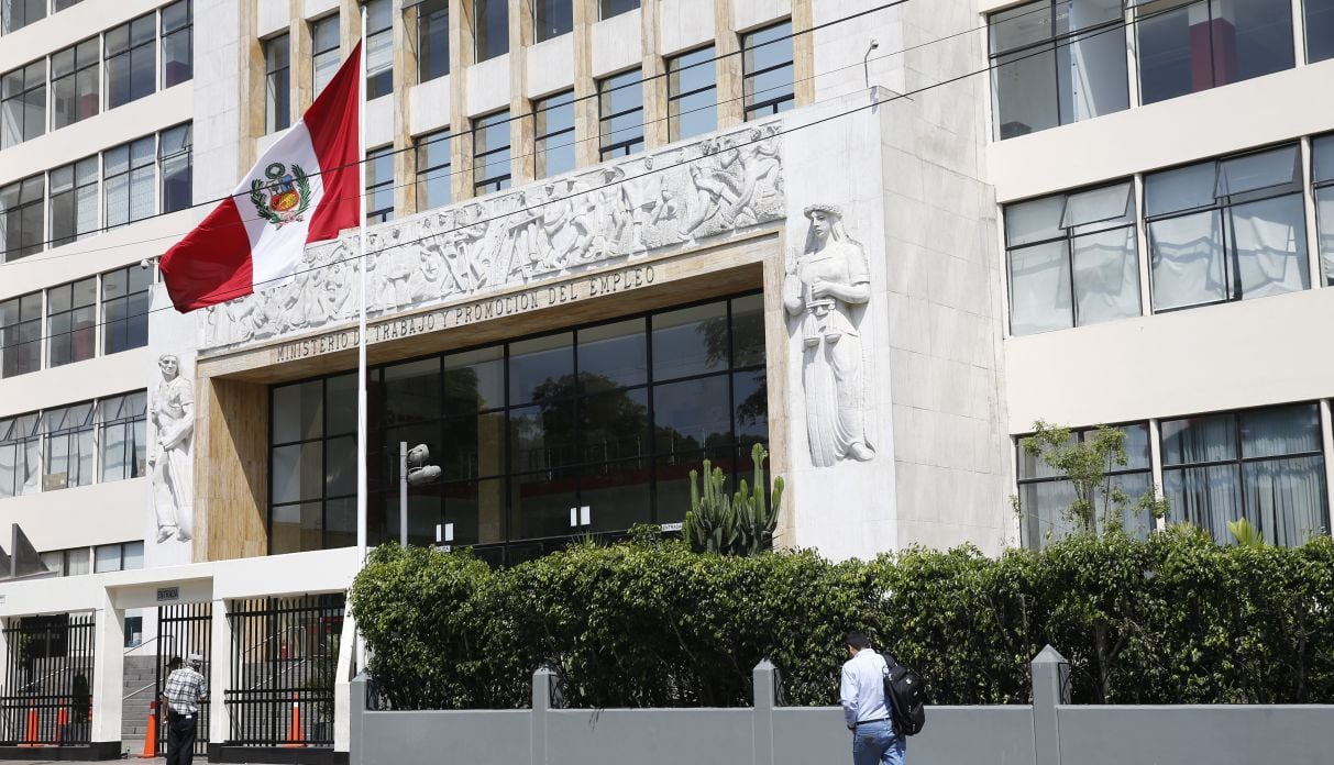 MTPE. La protesta del SINATBAN suma reclamos por cámaras de seguridad, agencias sin servicios básicos y comisiones de la tarjeta Multired que afectan a jubilados y usuarios.